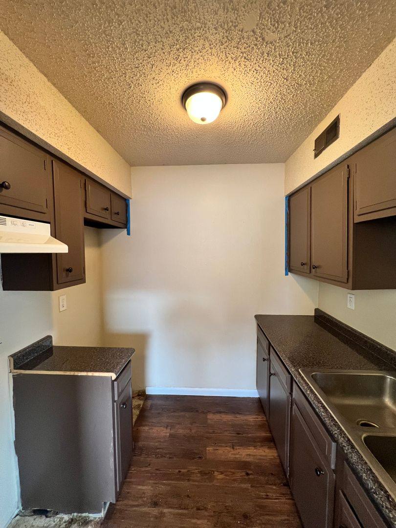 Apartment for rent at 819 S Jefferson Ave, Springfield, MO 65806