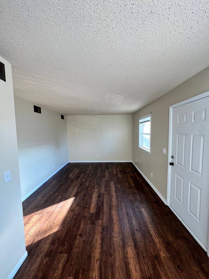 Apartment for rent at 819 S Jefferson Ave, Springfield, MO 65806