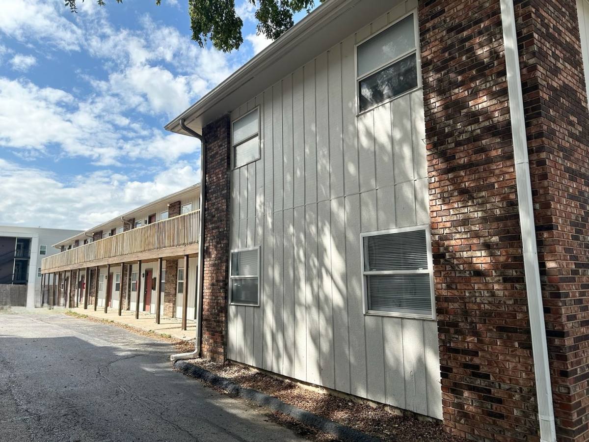 Apartment for rent at 819 S Jefferson Ave, Springfield, MO 65806