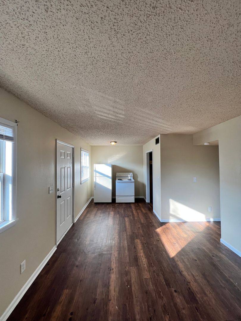 Apartment for rent at 819 S Jefferson Ave, Springfield, MO 65806