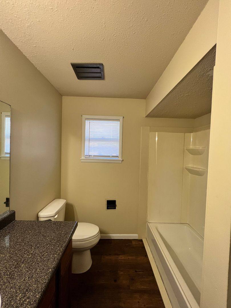 Apartment for rent at 819 S Jefferson Ave, Springfield, MO 65806