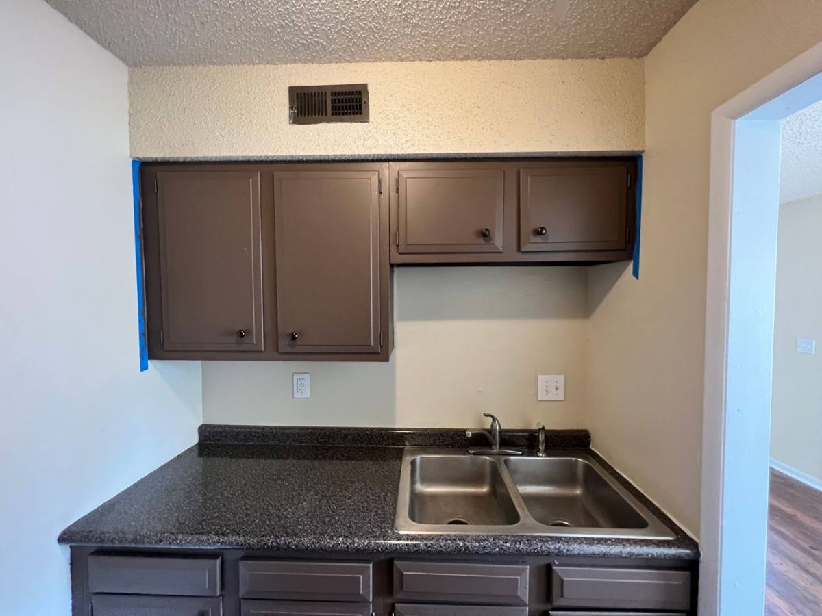 Apartment for rent at 819 S Jefferson Ave, Springfield, MO 65806