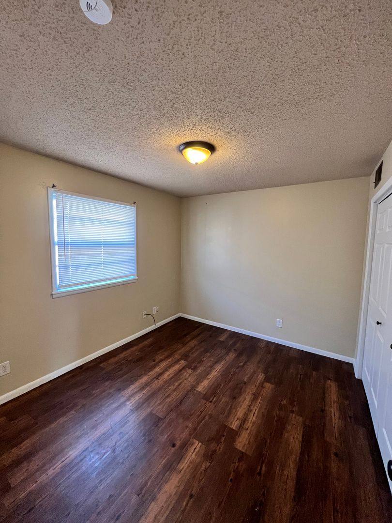Apartment for rent at 819 S Jefferson Ave, Springfield, MO 65806