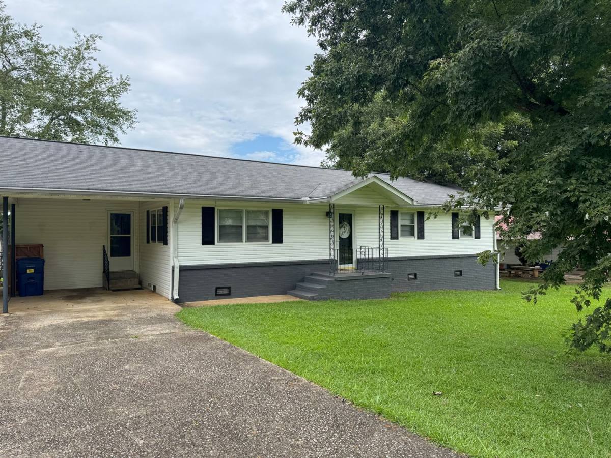 House for rent at 105 E 49th St, Anniston, AL 36206