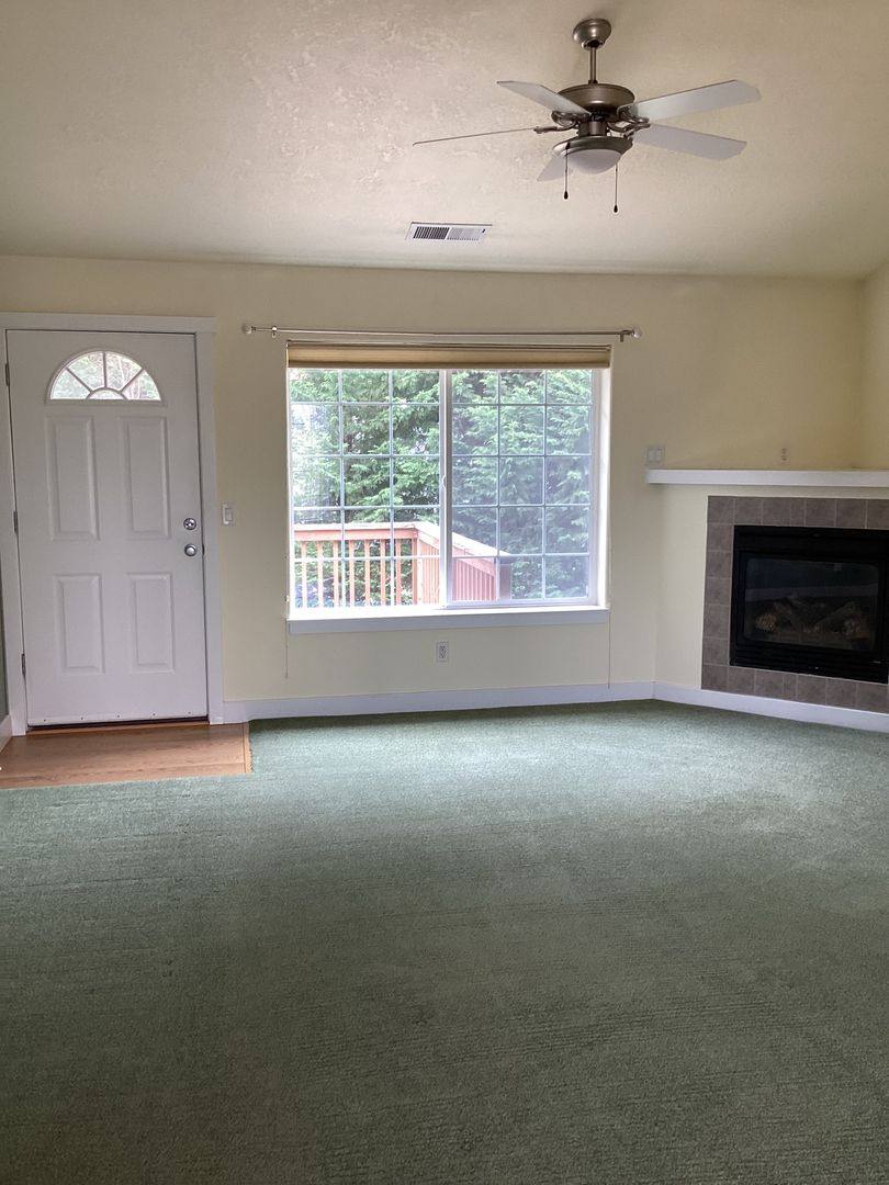 Apartment for rent at 86 Weldwood Dr, Lebanon, OR 97355