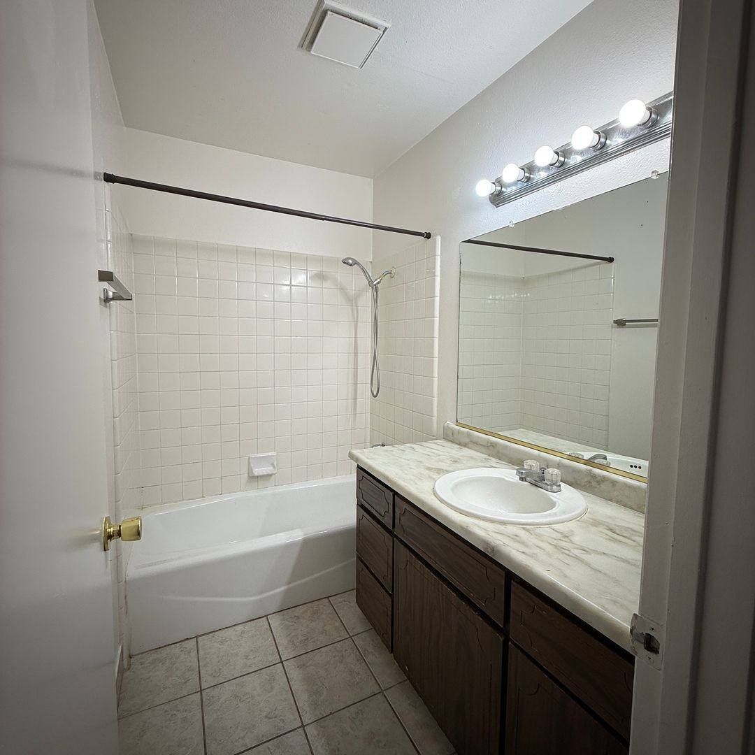 Apartment for rent at 518 E Granger Ave, Modesto, CA 95354