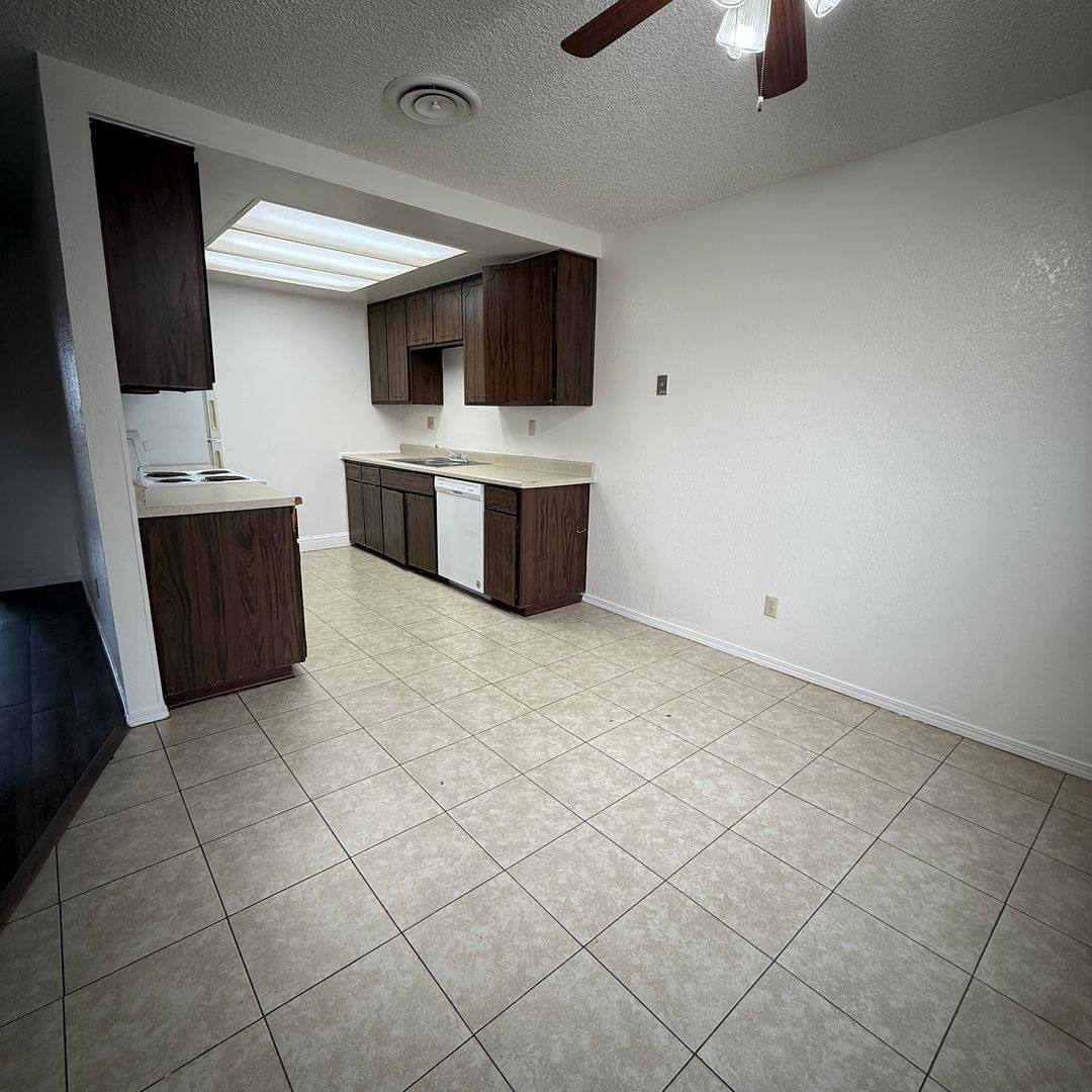 Apartment for rent at 518 E Granger Ave, Modesto, CA 95354
