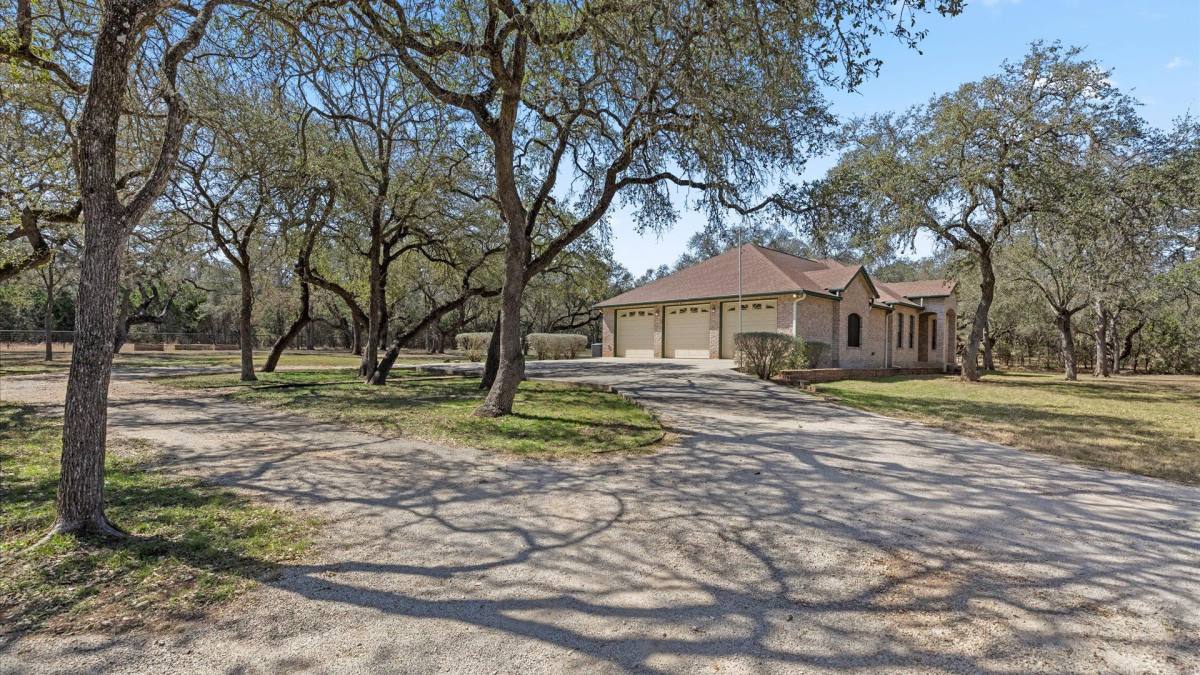 House for rent at 10808 Dedeke Dr, New Braunfels, TX 78132