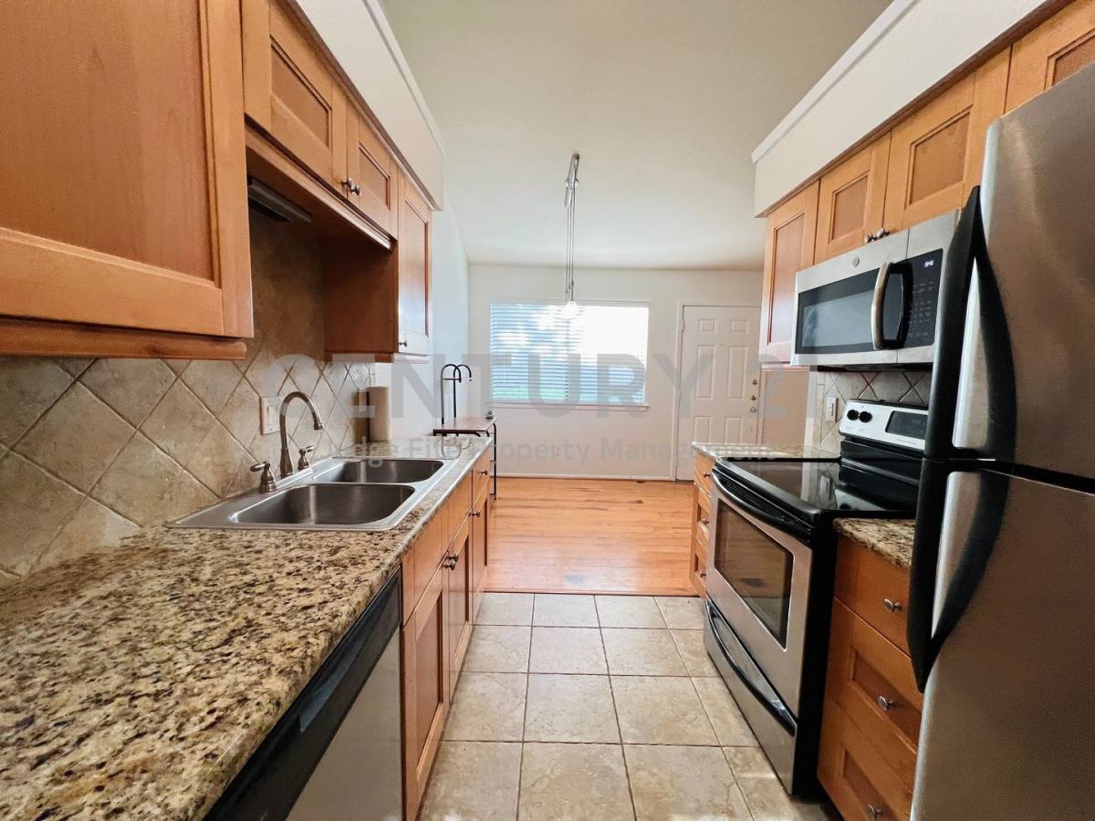 Townhouse for rent at 5759 Cedar Creek Dr, Fort Worth, TX 76109