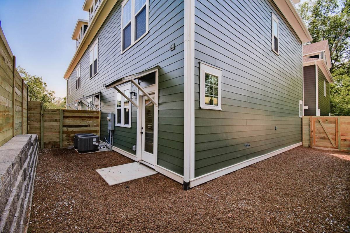 Apartment for rent at 743 S Washington Ave, Fayetteville, AR 72701