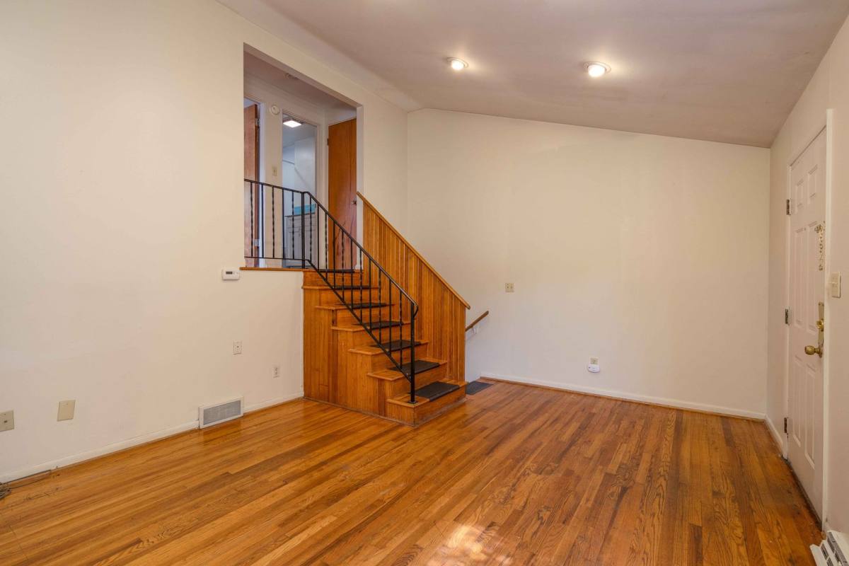 Apartment for rent at 77 W Northwood Ave, Columbus, OH 43201