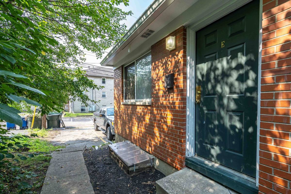 Apartment for rent at 77 W Northwood Ave, Columbus, OH 43201