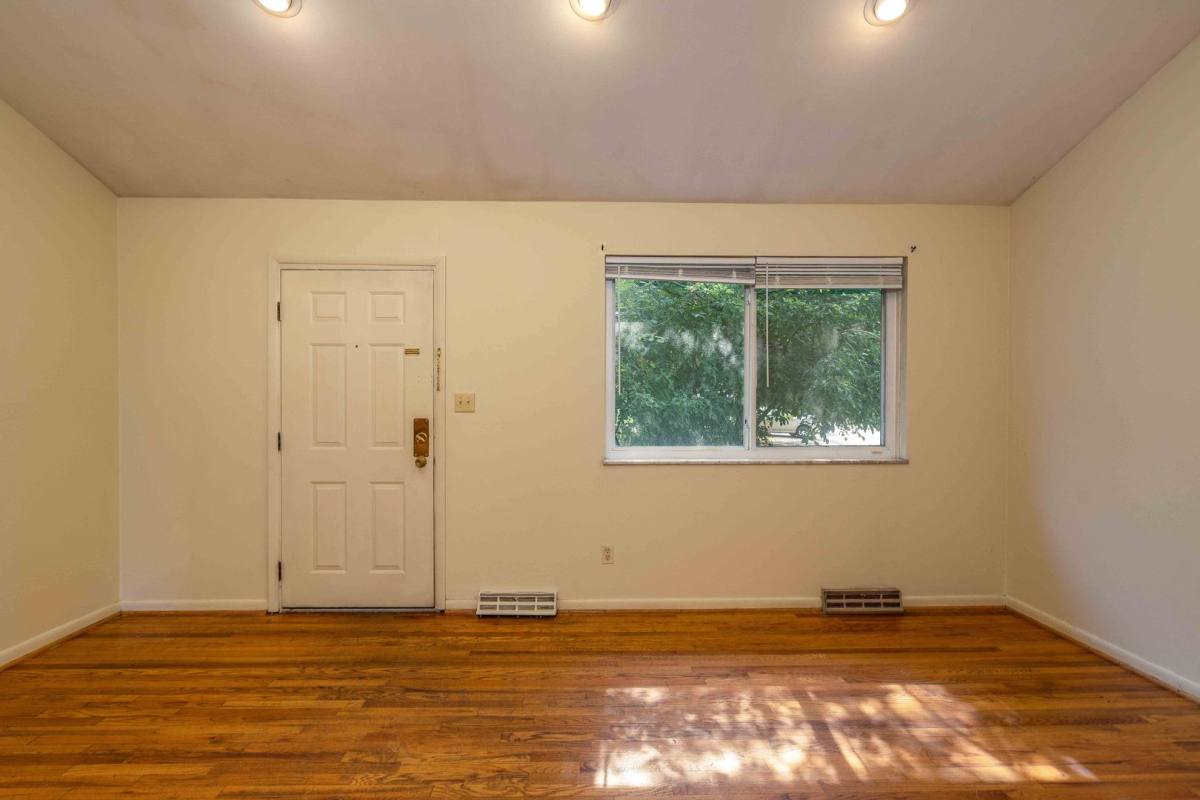 Apartment for rent at 77 W Northwood Ave, Columbus, OH 43201
