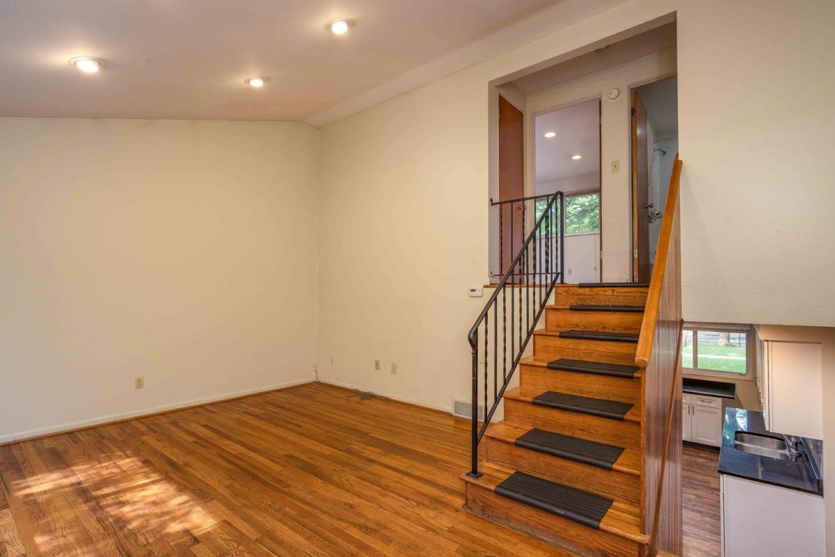 Apartment for rent at 77 W Northwood Ave, Columbus, OH 43201