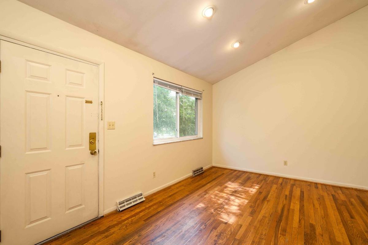 Apartment for rent at 77 W Northwood Ave, Columbus, OH 43201