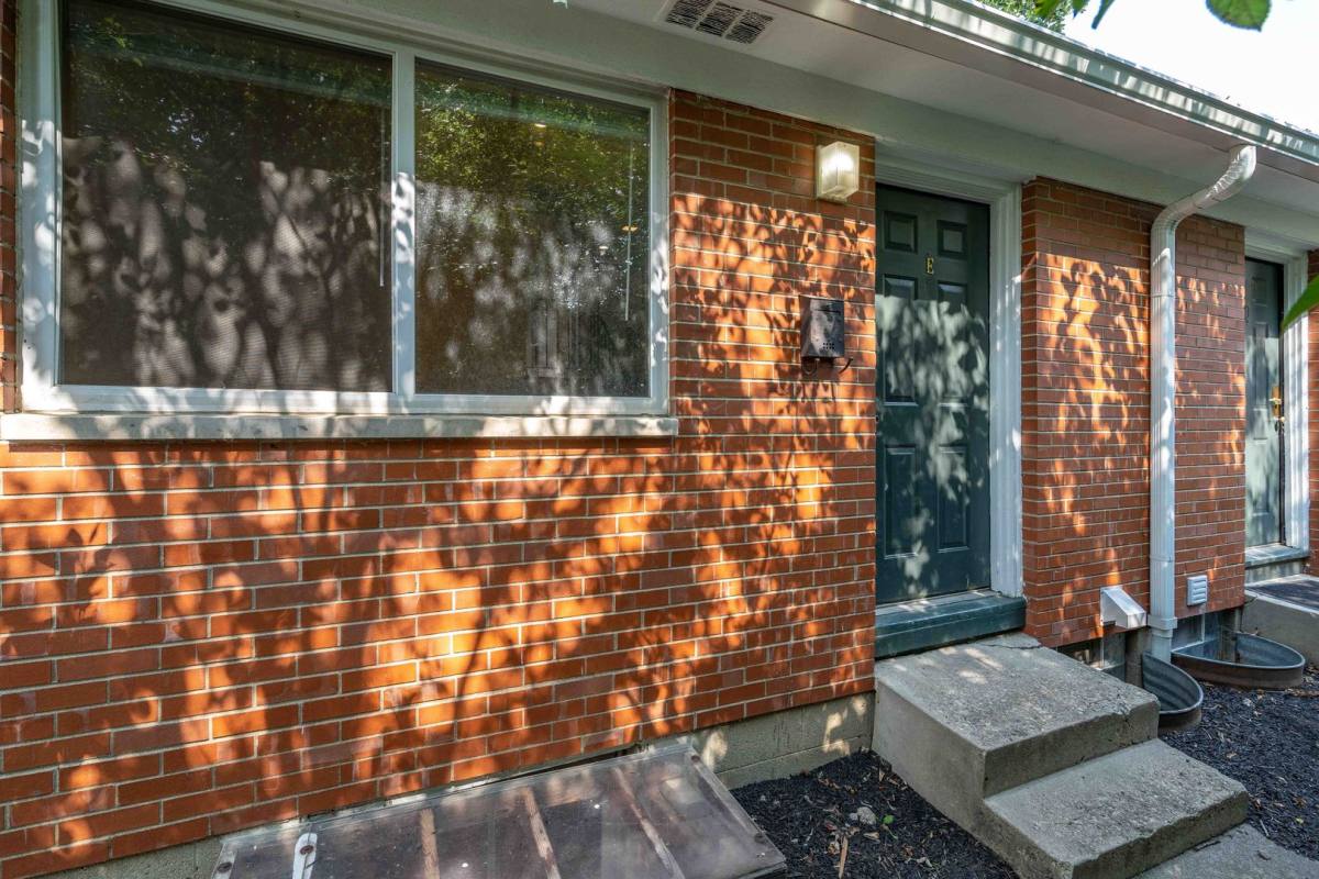 Apartment for rent at 77 W Northwood Ave, Columbus, OH 43201