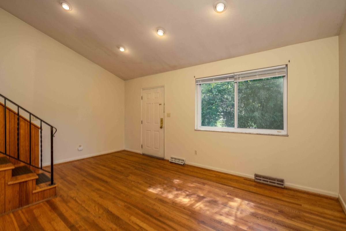 Apartment for rent at 77 W Northwood Ave, Columbus, OH 43201