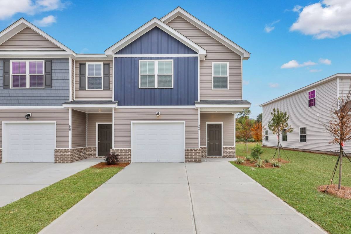 Townhouse for rent at 329 Governor Gwinnett Way, Pooler, GA 31322