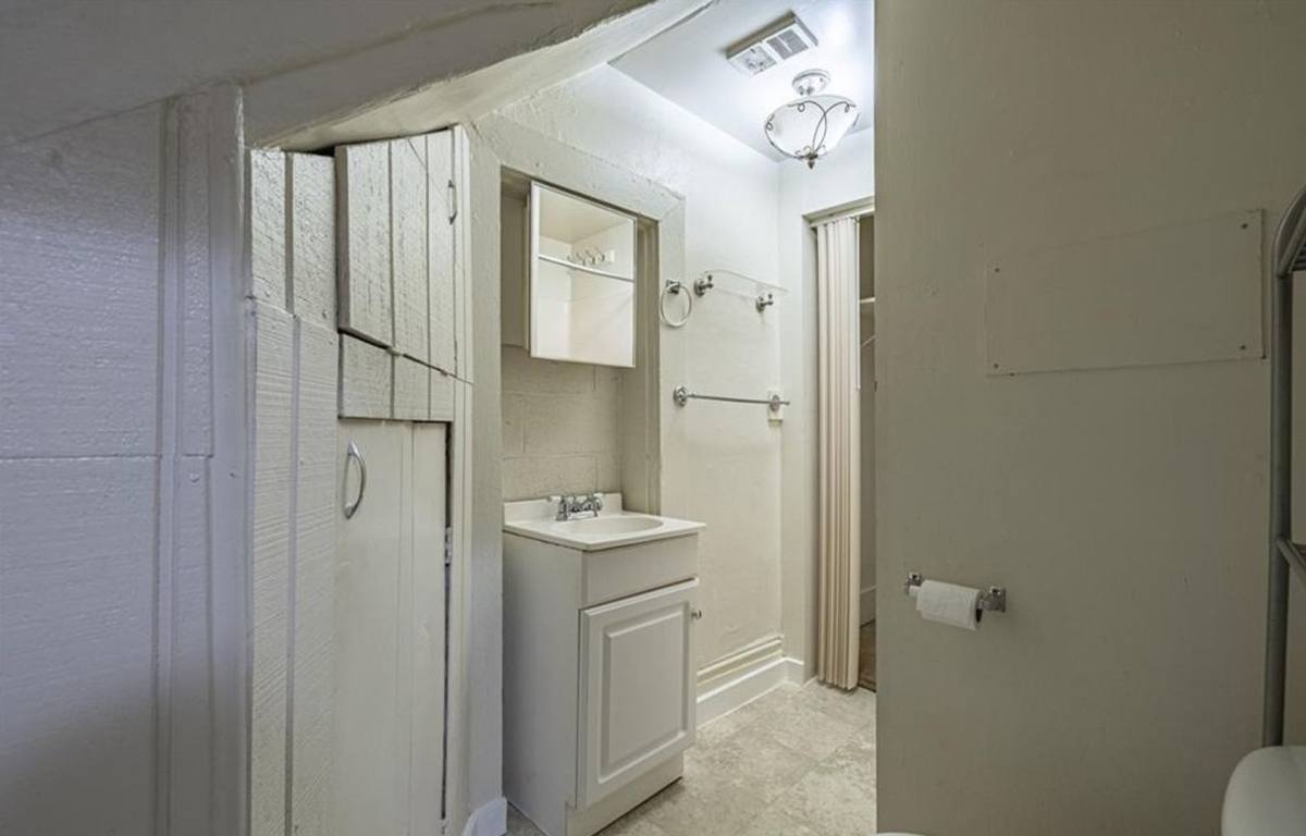 Apartment for rent at 102 N Lombary St, Richmond, VA 23220