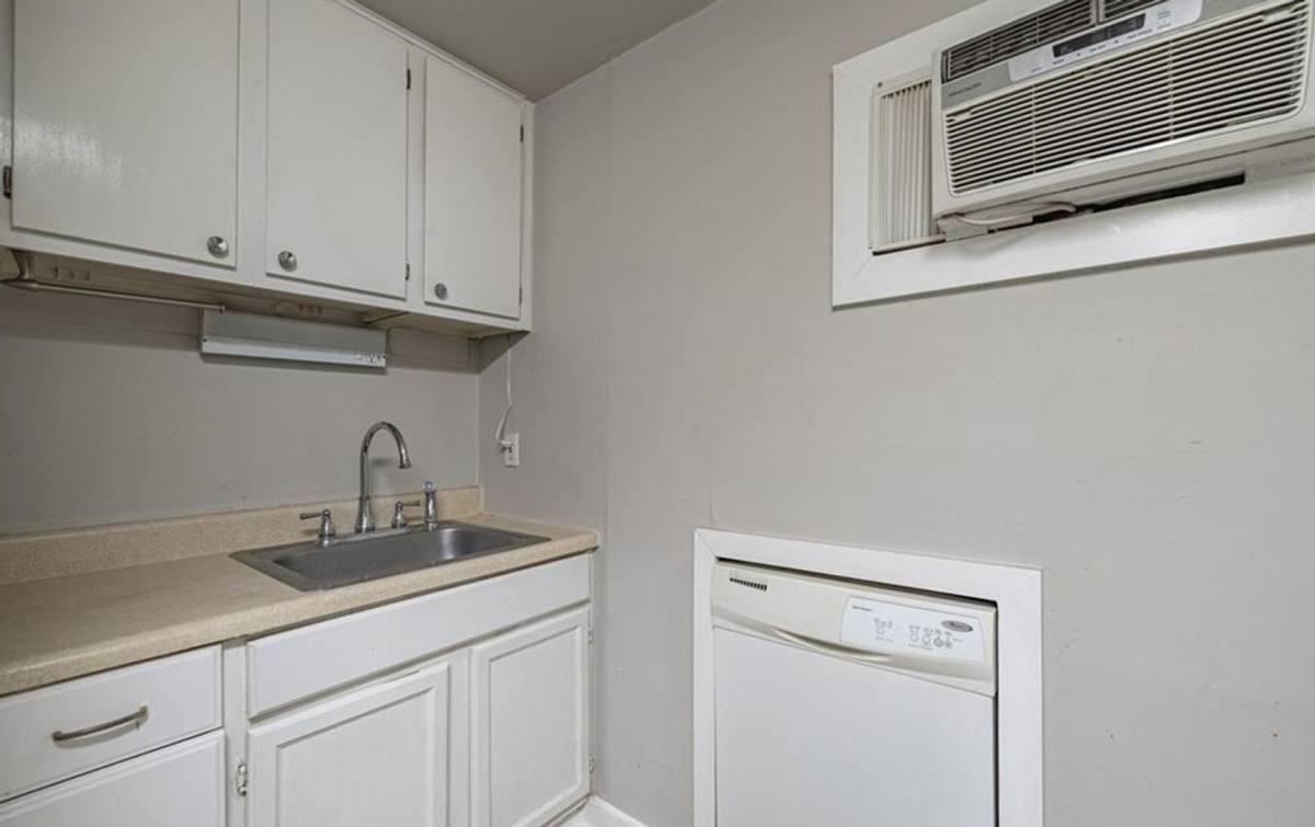 Apartment for rent at 102 N Lombary St, Richmond, VA 23220