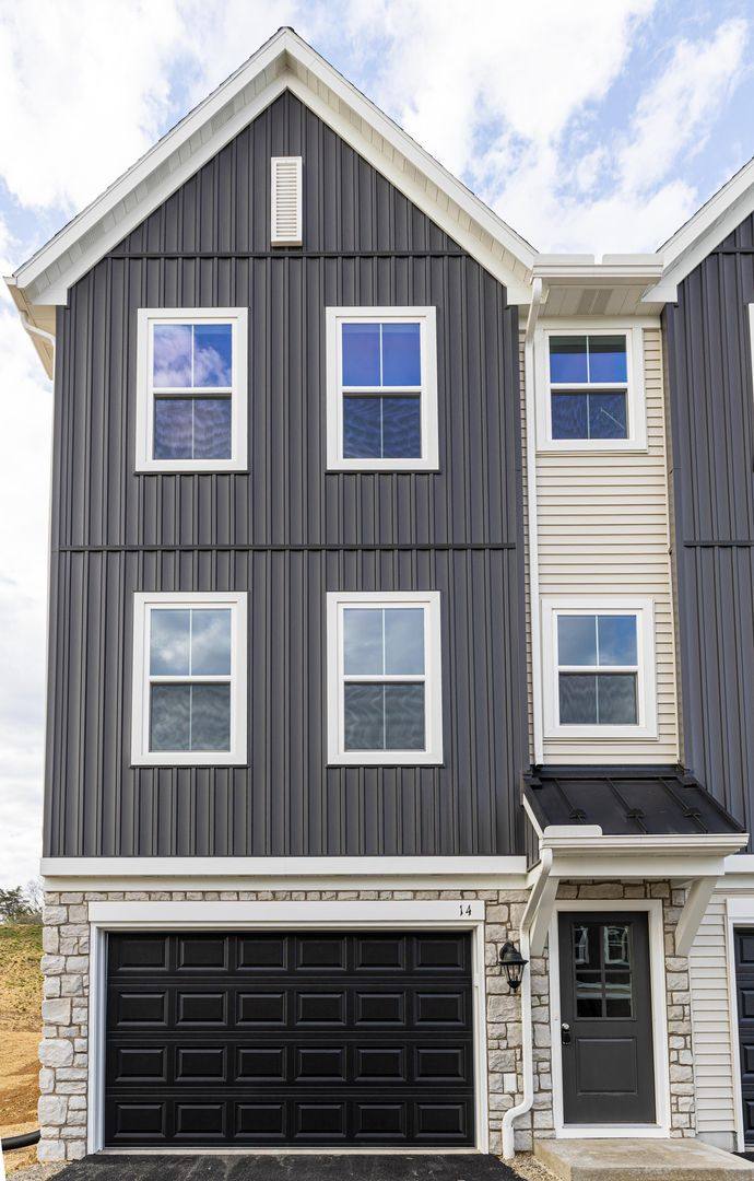 Townhouse for rent at 14 Meredith Way, Carlisle, PA 17013