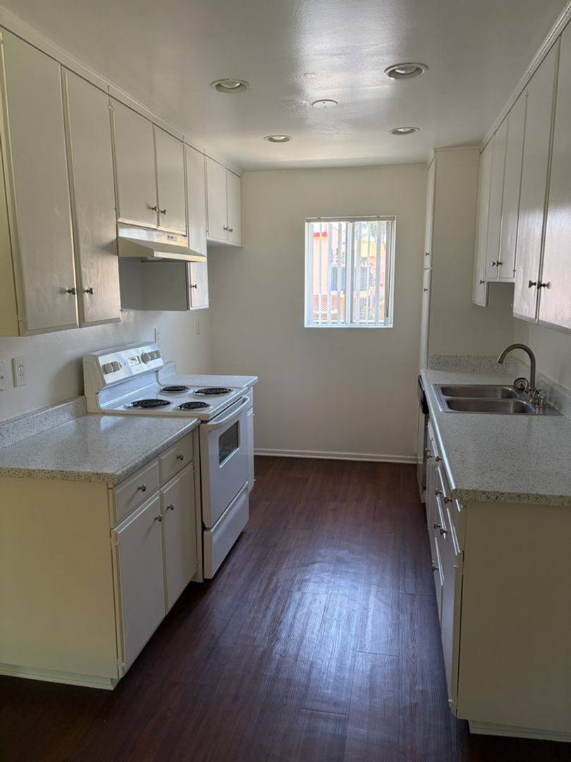 Apartment for rent at 540 S La Veta Park Circle, Orange, CA 92868