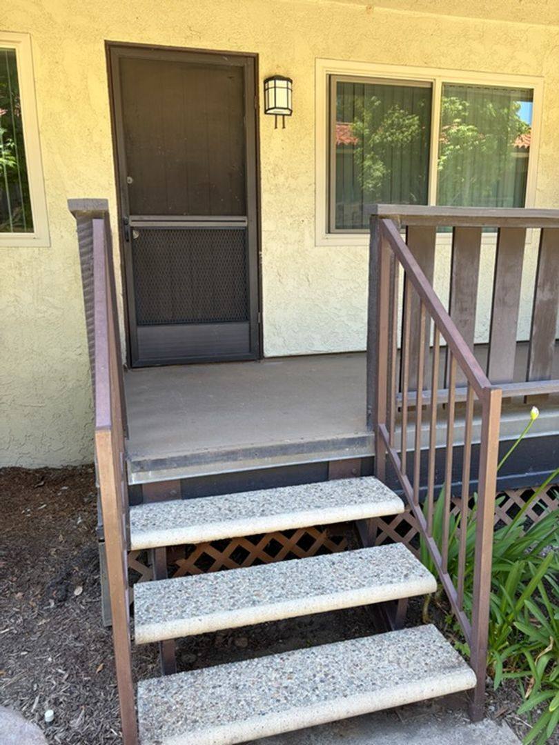 Apartment for rent at 540 S La Veta Park Circle, Orange, CA 92868