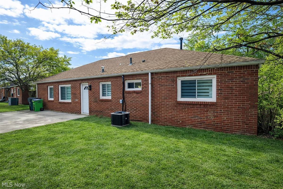 House for rent at 591 Hemlock Rd, Euclid, OH 44132