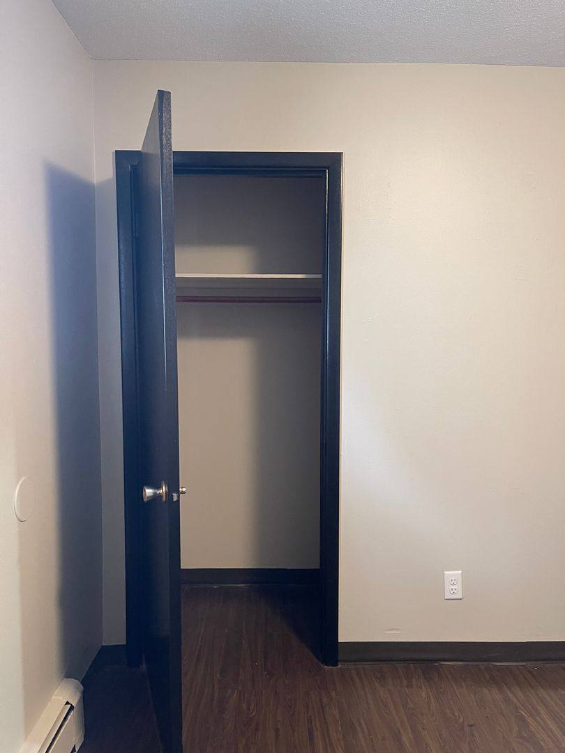 Apartment for rent at 1075 33rd St, Des Moines, IA 50311