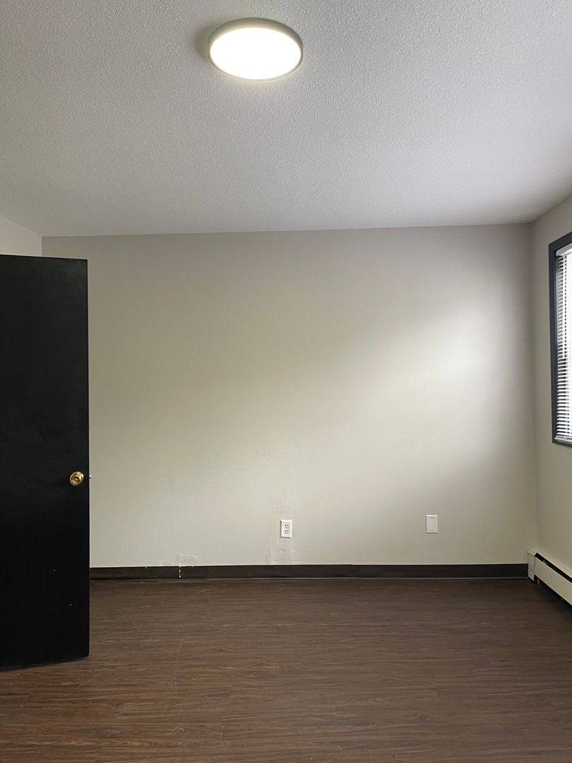 Apartment for rent at 1075 33rd St, Des Moines, IA 50311