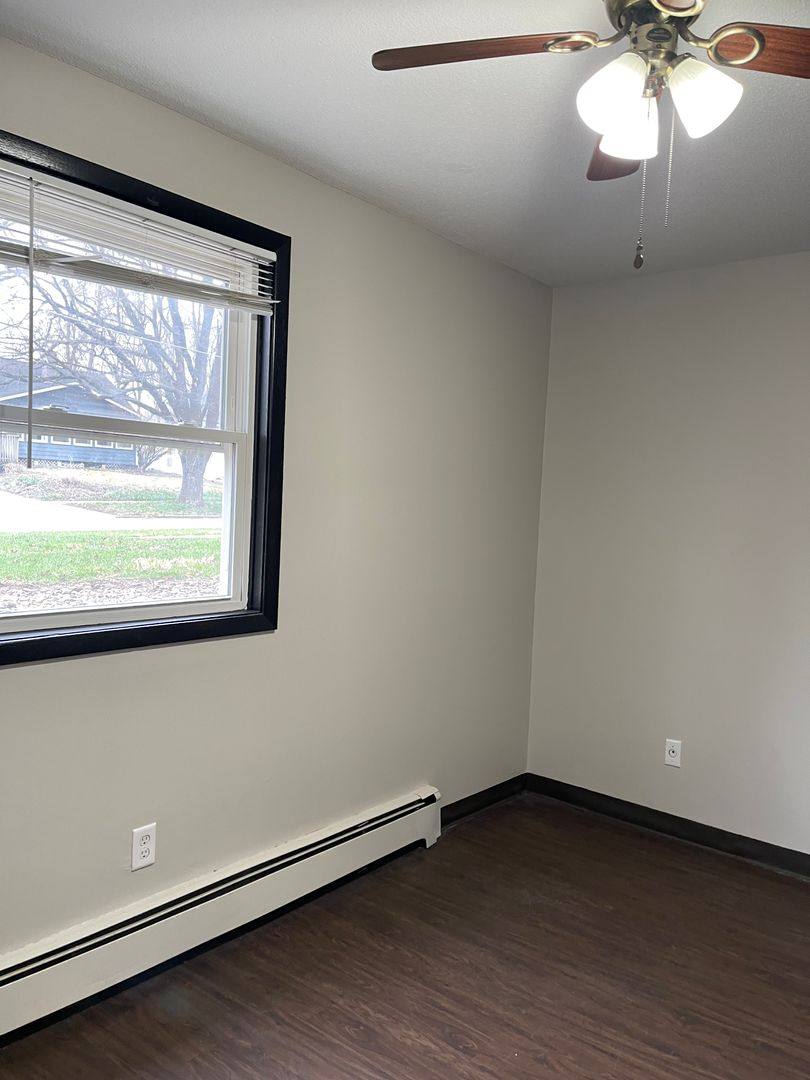Apartment for rent at 1075 33rd St, Des Moines, IA 50311