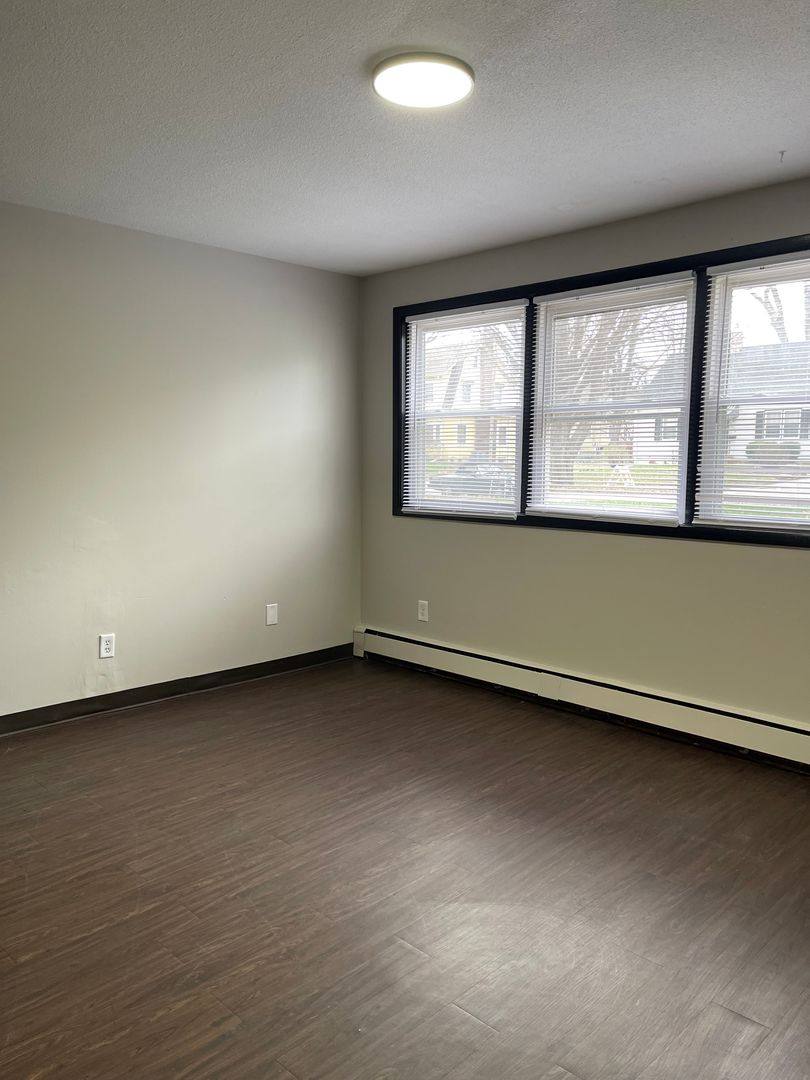 Apartment for rent at 1075 33rd St, Des Moines, IA 50311