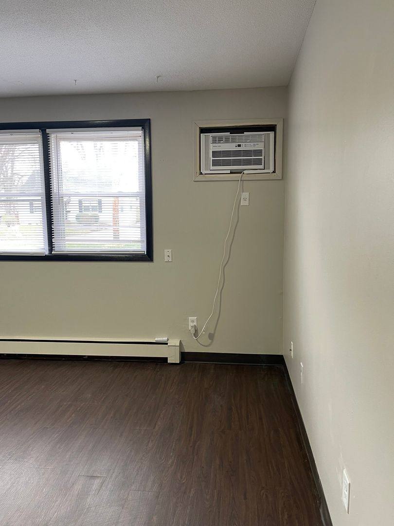 Apartment for rent at 1075 33rd St, Des Moines, IA 50311