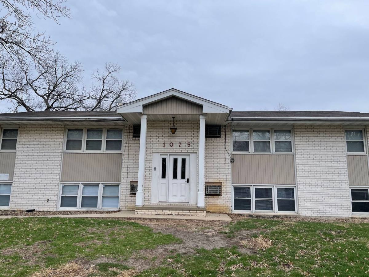 Apartment for rent at 1075 33rd St, Des Moines, IA 50311