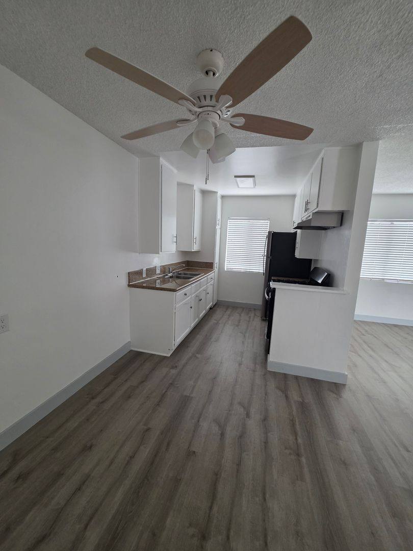 Apartment for rent at 916 N Inglewood Ave, Inglewood, CA 90302
