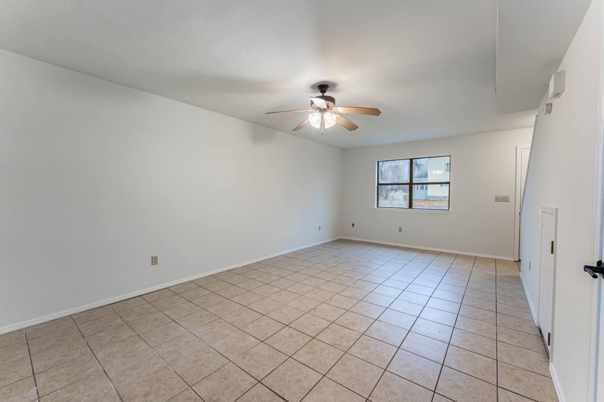 House for rent at 250 N Madison St, Siloam Springs, AR 72761