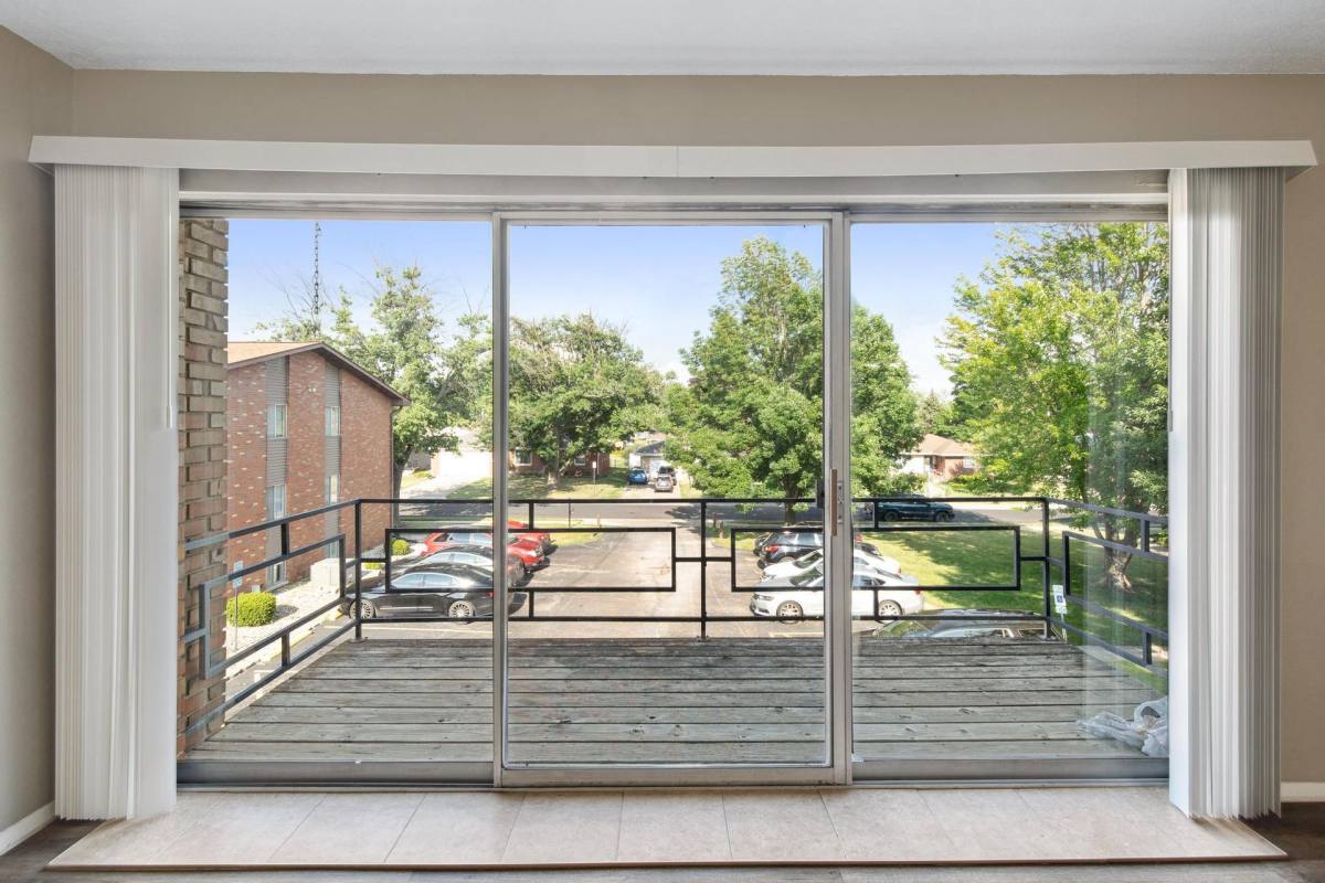 Apartment for rent at 126 E Lake Ave, Peoria, IL 61614