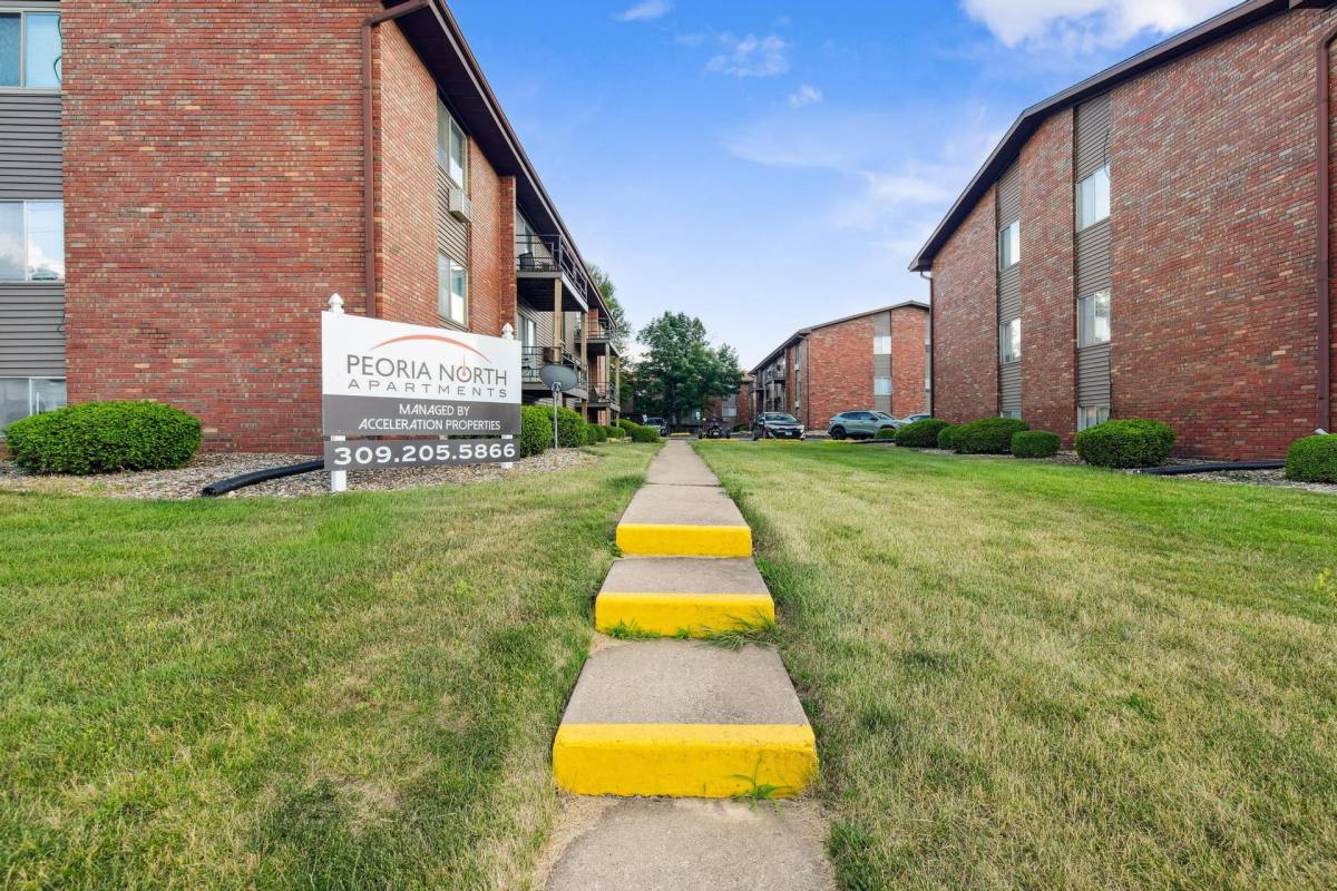 Apartment for rent at 126 E Lake Ave, Peoria, IL 61614