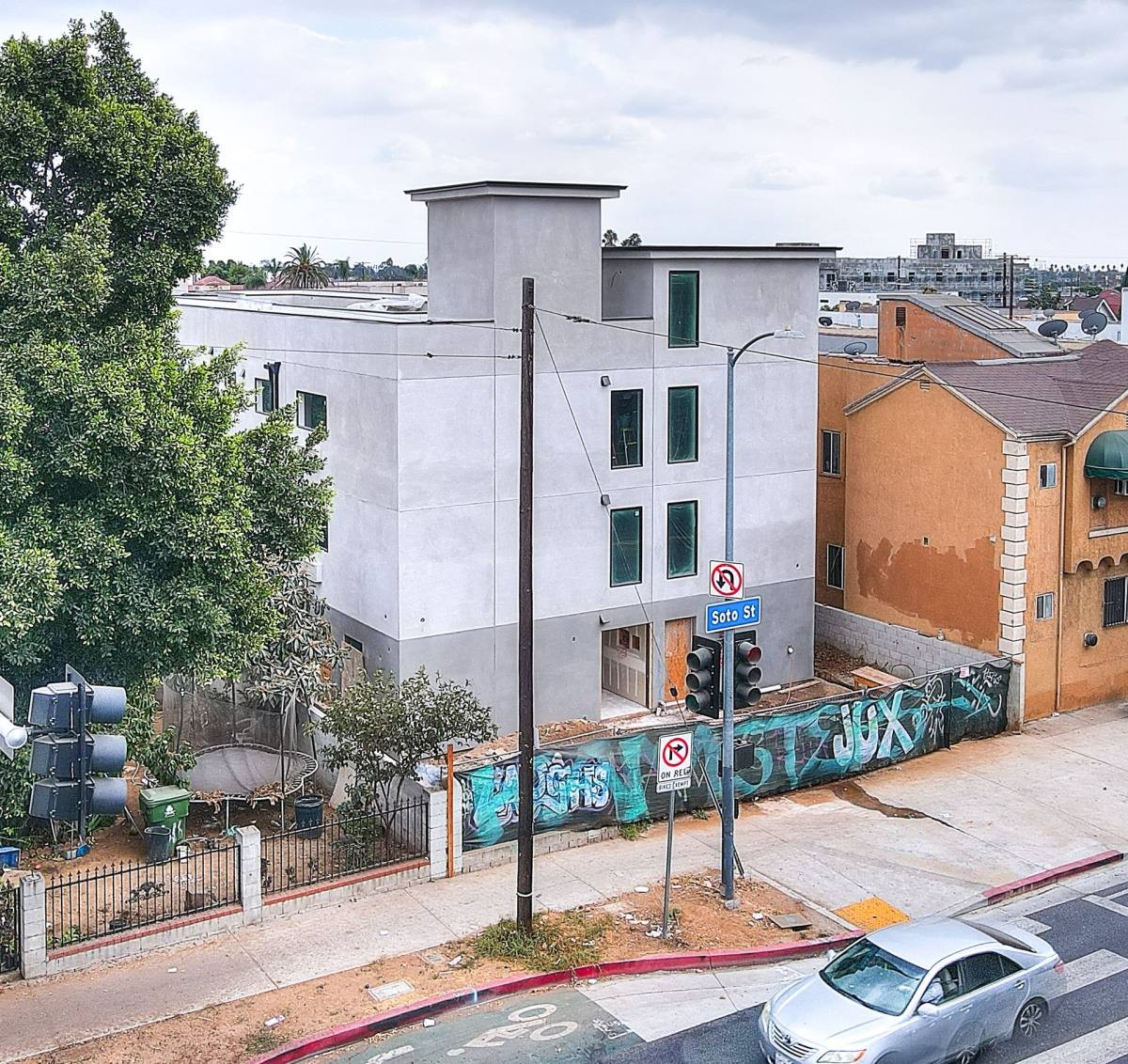 Apartment for rent at 610 N Soto St, Los Angeles, CA 90033