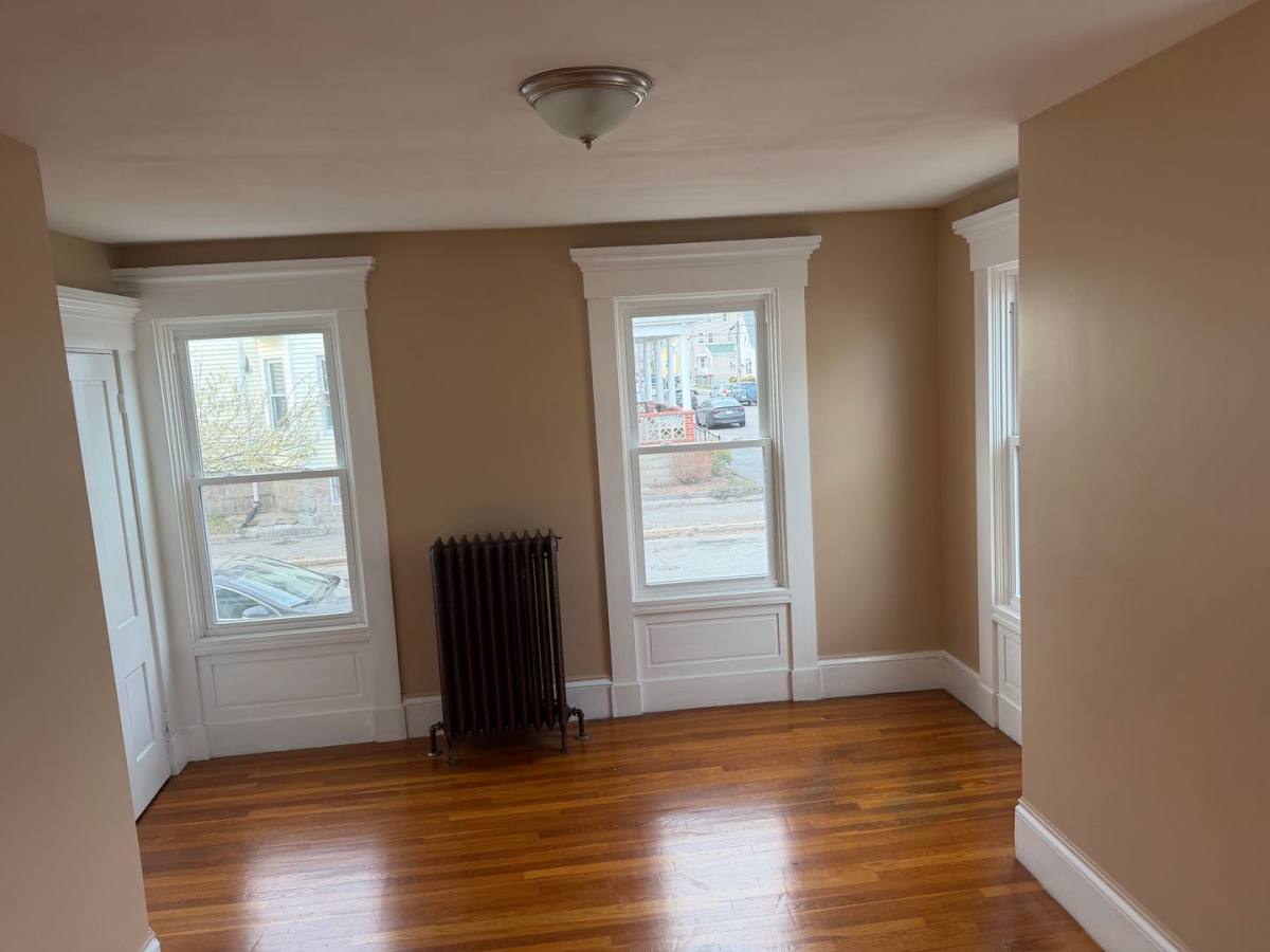 Apartment for rent at 186 Grinnell St, New Bedford, MA 02746