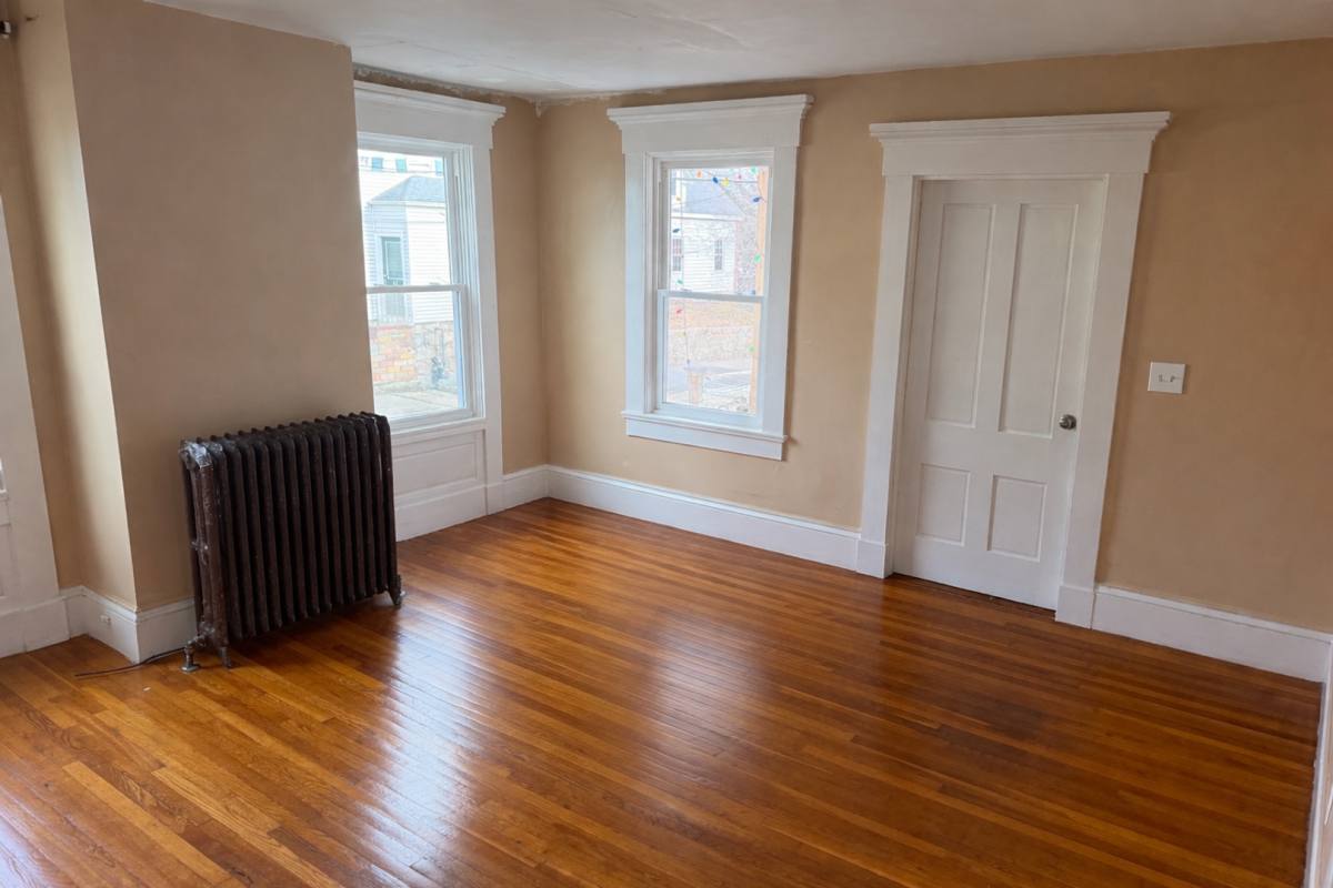Apartment for rent at 186 Grinnell St, New Bedford, MA 02746