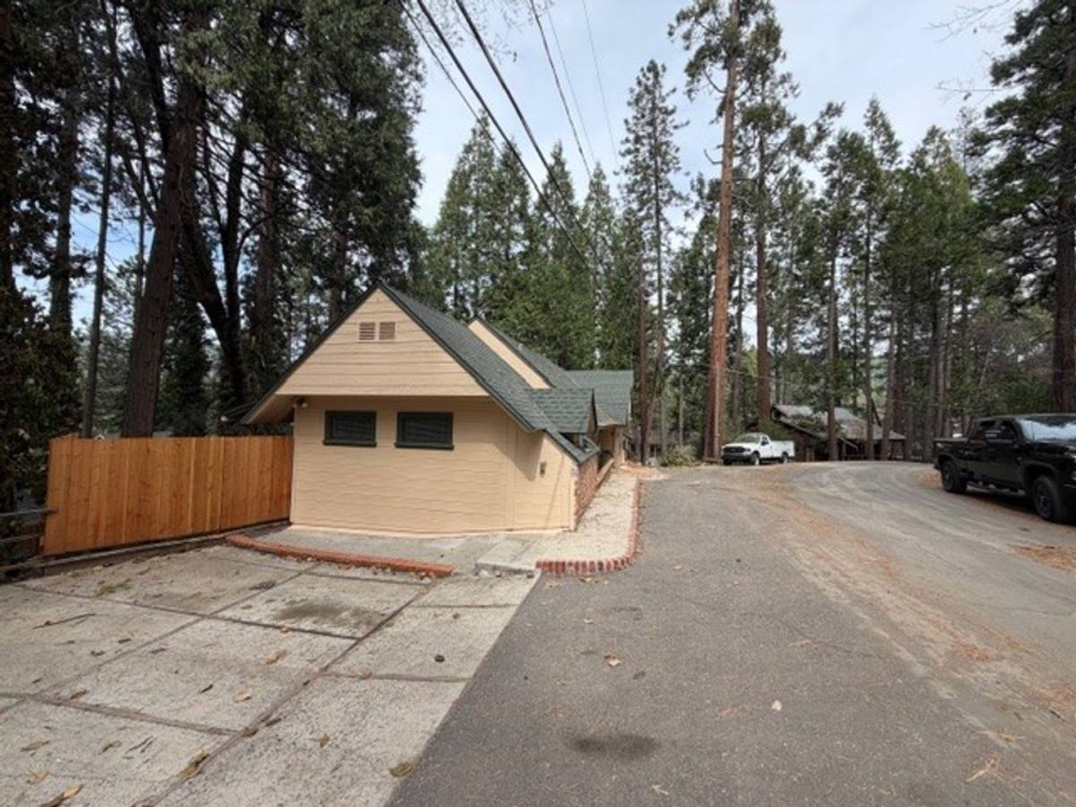 House for rent at 22870 Black Hawk Dr, Twain Harte, CA 95383