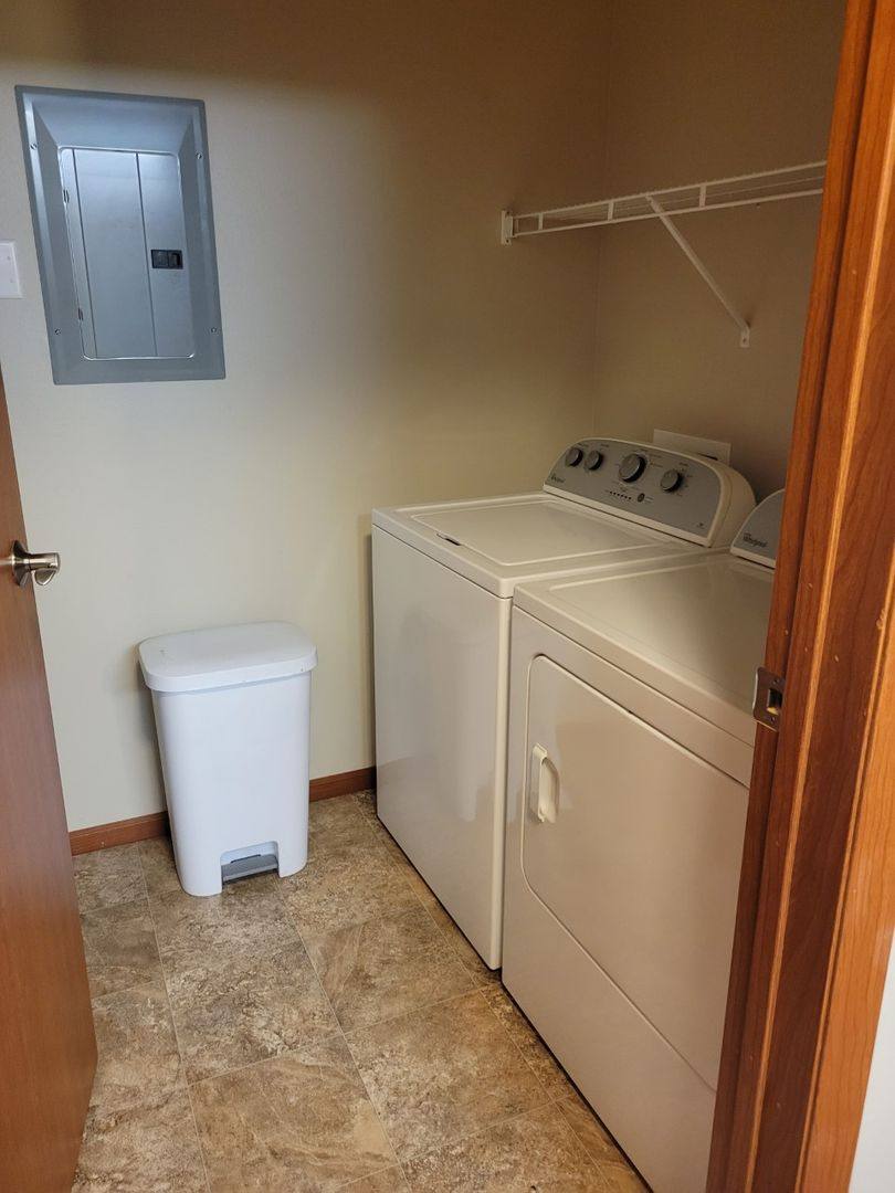 Apartment for rent at 305 3rd St NW, Gwinner, ND 58040