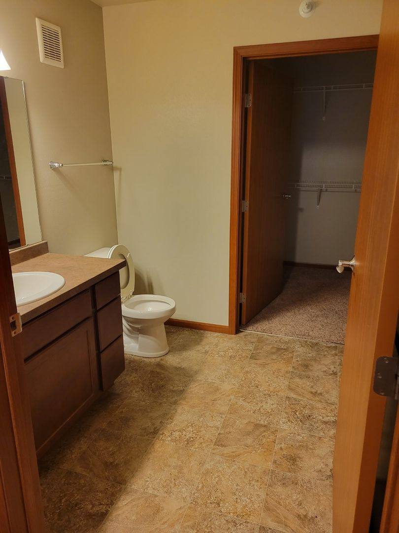Apartment for rent at 305 3rd St NW, Gwinner, ND 58040