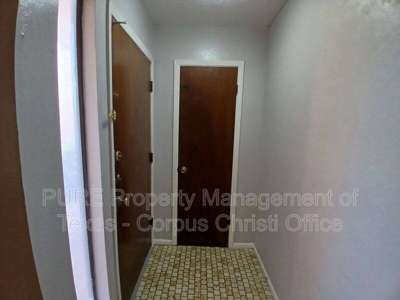 Townhouse for rent at 5001 Middlecoff Rd #1A, Corpus Christi, TX 78413