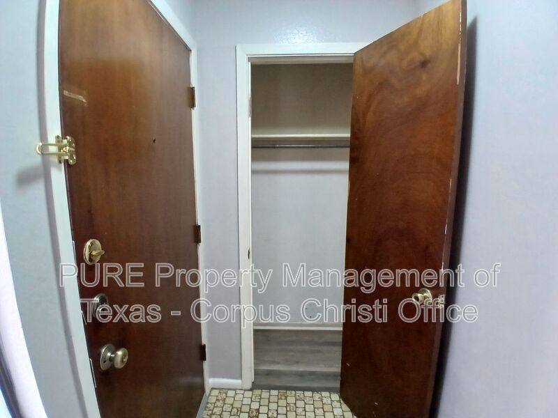 Townhouse for rent at 5001 Middlecoff Rd #1A, Corpus Christi, TX 78413