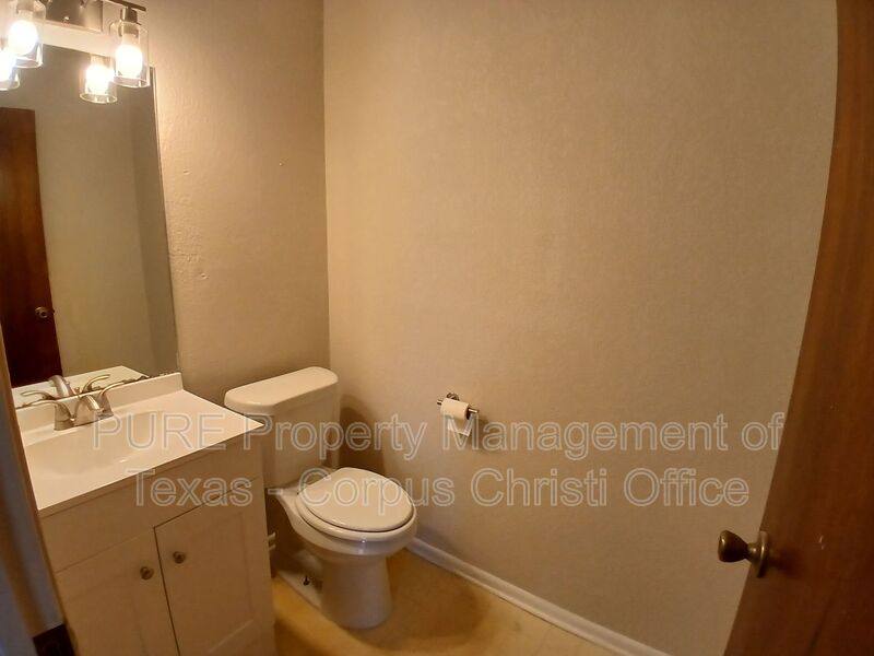 Townhouse for rent at 5001 Middlecoff Rd #1A, Corpus Christi, TX 78413