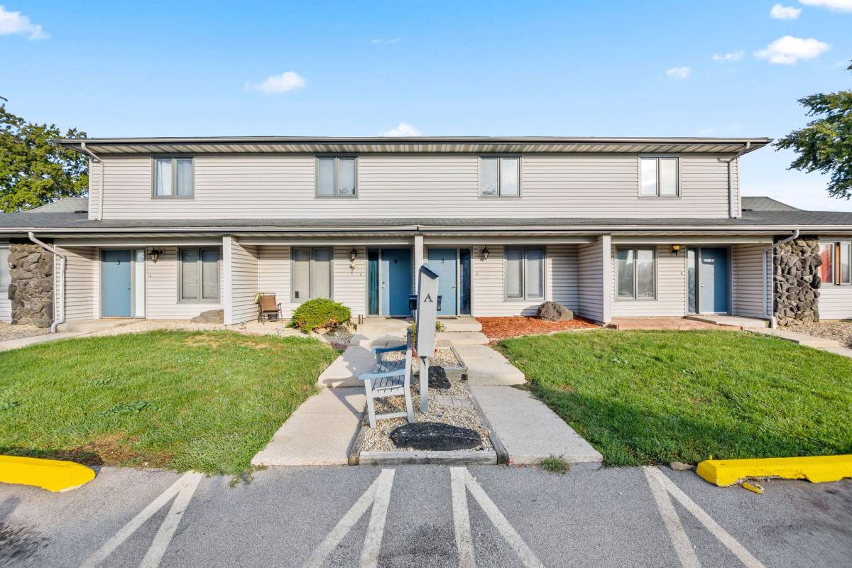 Apartment for rent at 1900 Highview Rd, East Peoria, IL 61611