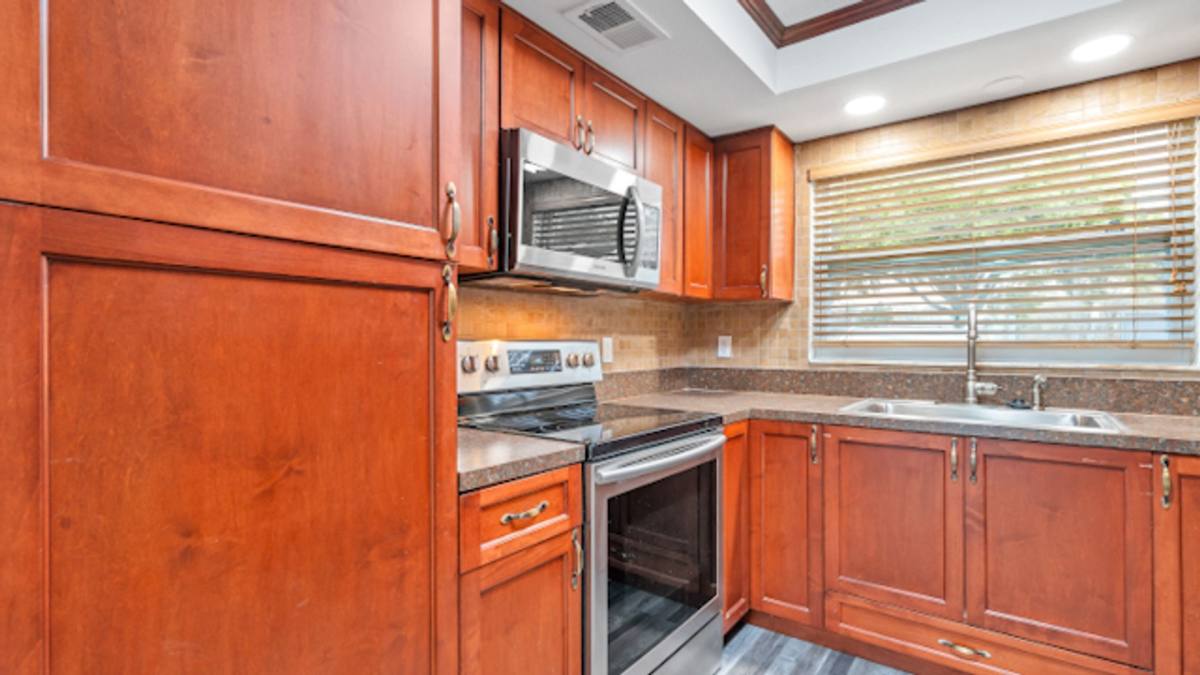 Townhouse for rent at 2871 S Pines Dr, Largo, FL 33771