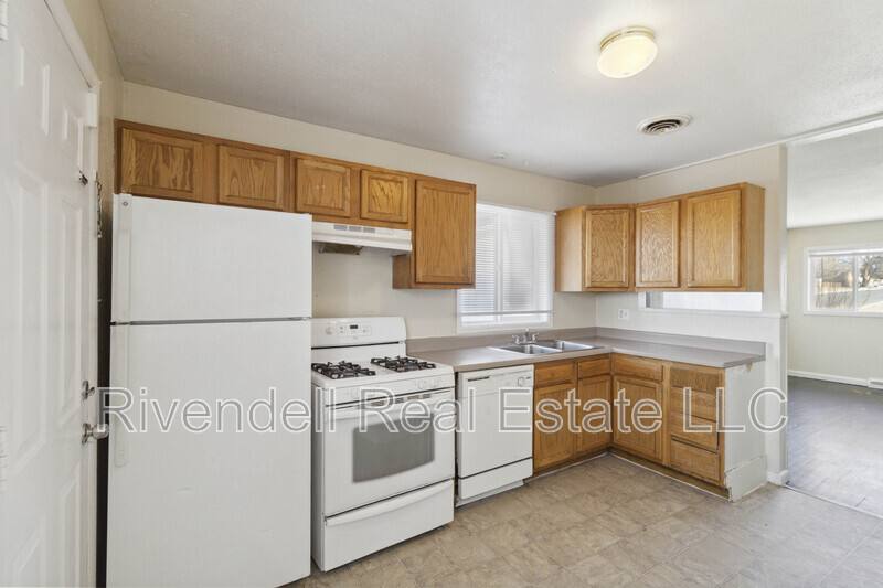 Apartment for rent at 1127 Xenia St, Denver, CO 80220